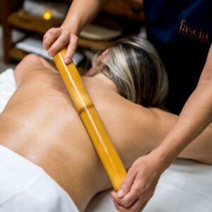 Massagem com Bamboo