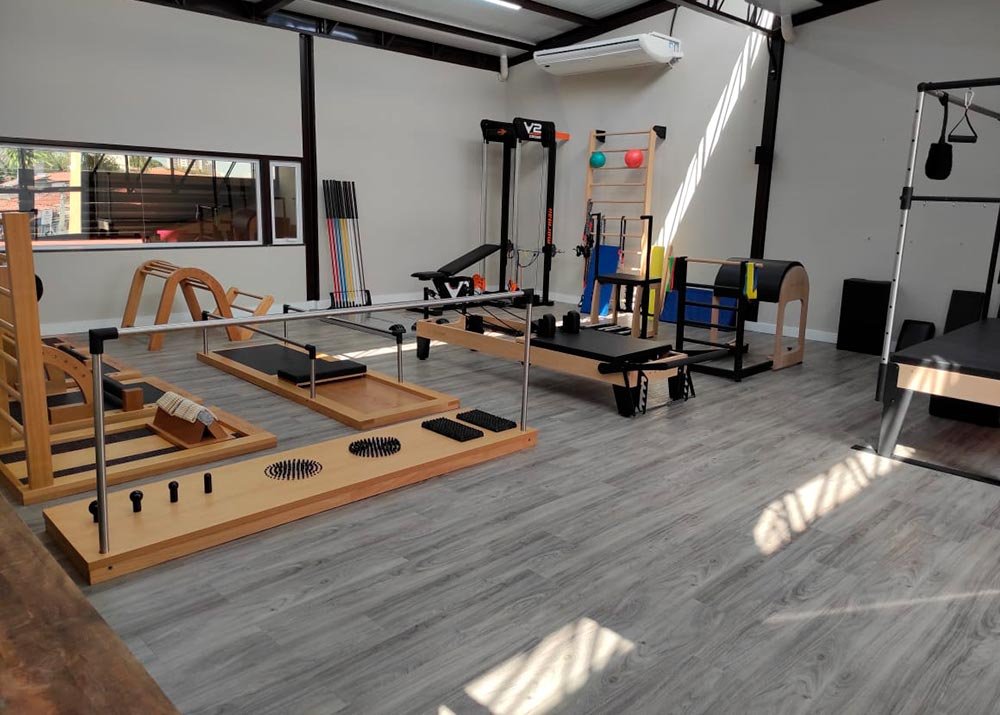 Estúdio de Pilates do Fascia com aparelhos
