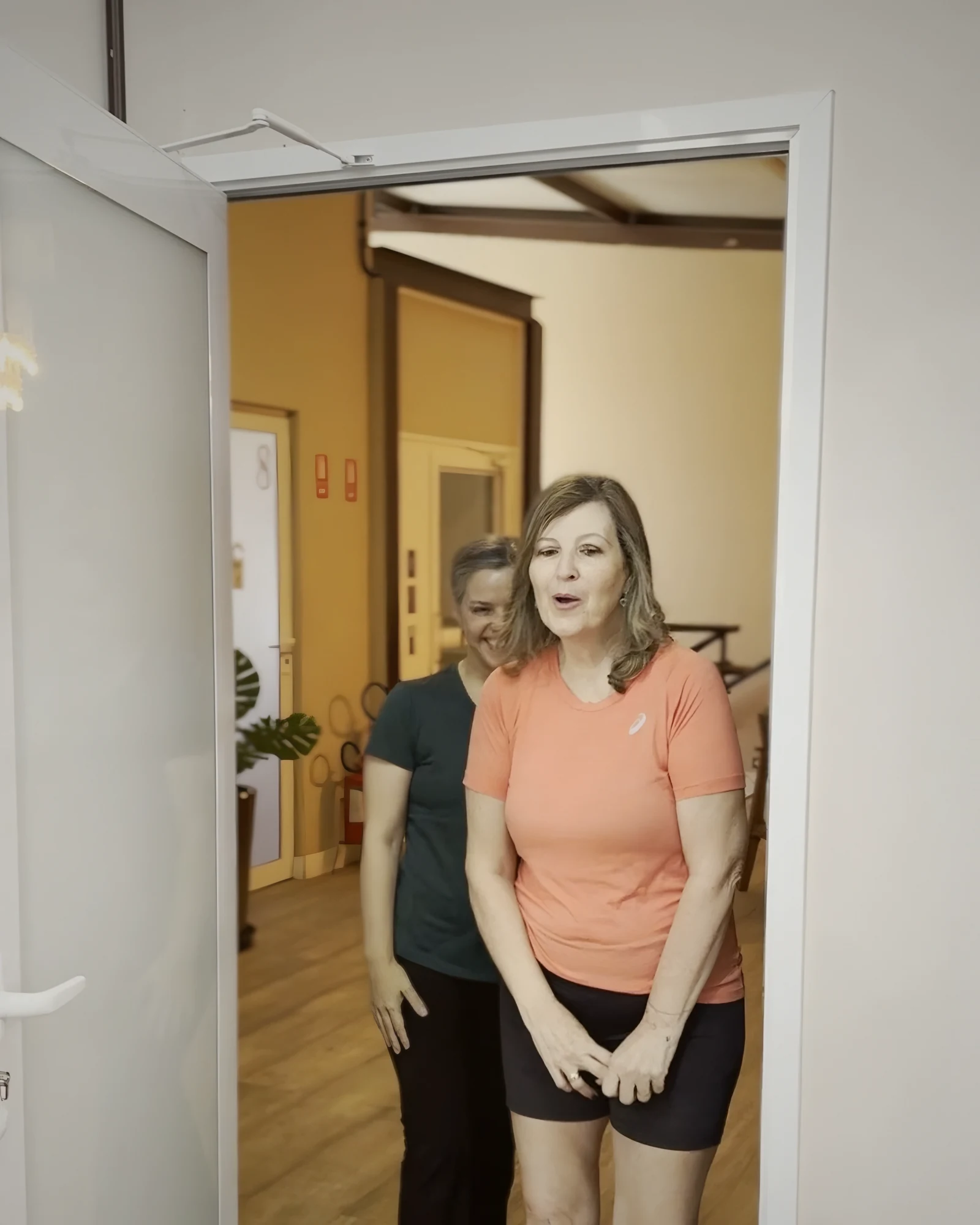 Alunas 50+ chegando para a aula no Fascia