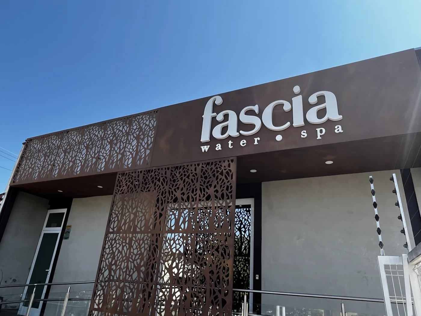 Letreiro da Fascia Water Spa na fachada