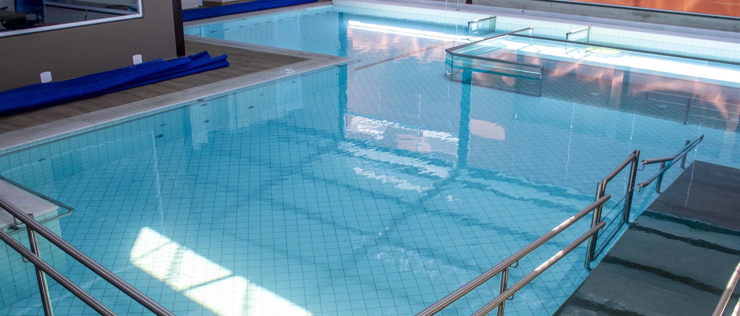 Piscina aquecida de hidroterapia do Fascia com rampa e corrimãos